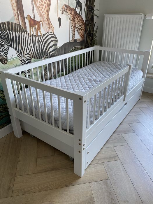 Drewniane łóżko dziecięce Beddy 70x140 materac akcesoria