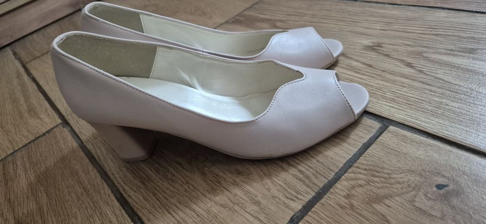 Buty na obcasie róż