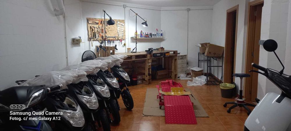 Alugue uma Scooter Elétrica - ELECTRIC MOPEDS RENT