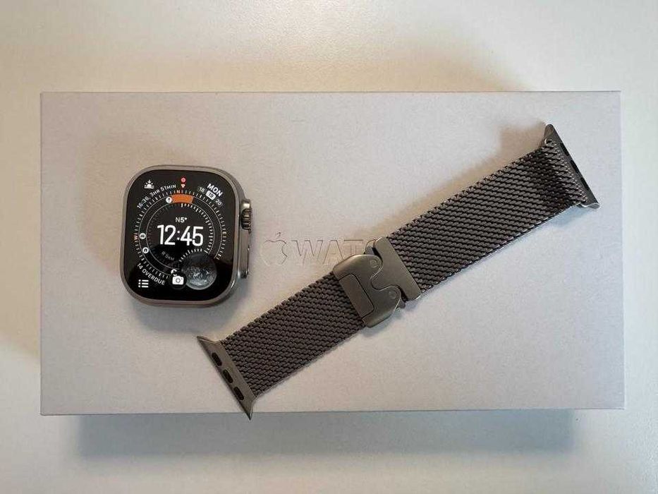 Apple Watch Ultra 3, titânio preto, bracelete Milanese Loop