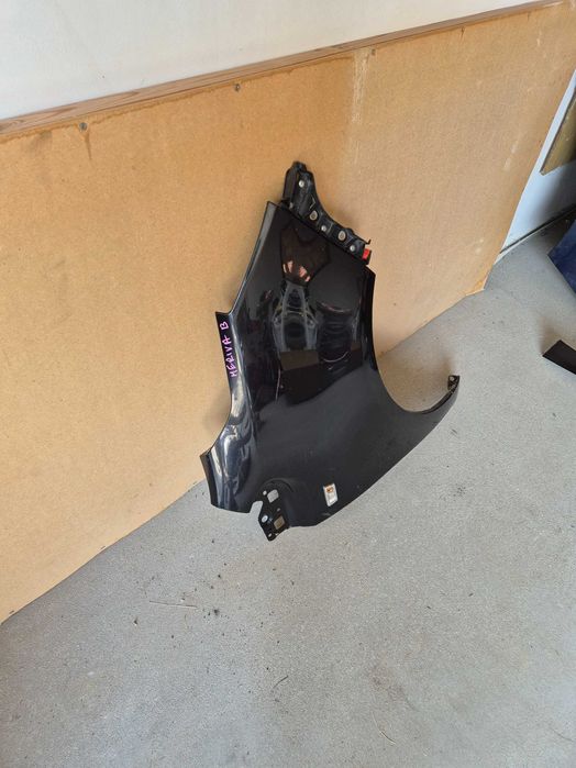 Opel Meriva B błotnik przedni prawy przód.