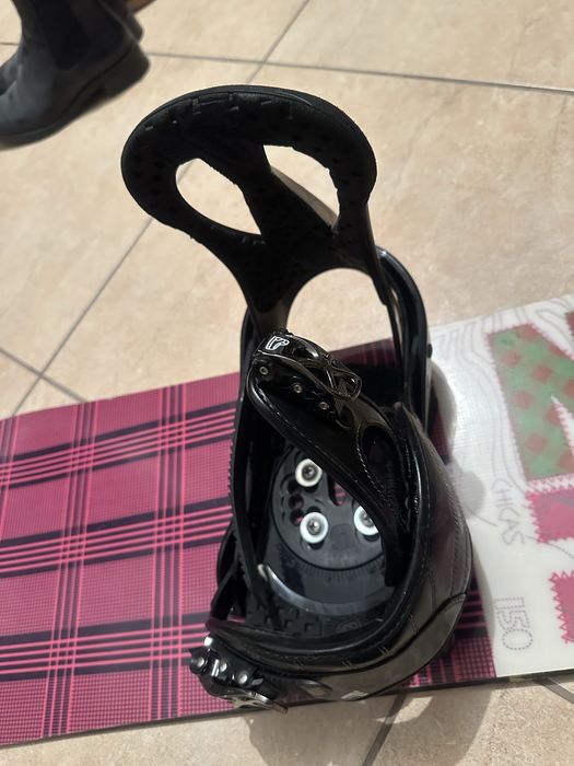 Deska snowboardowa z wiązaniami Burton
