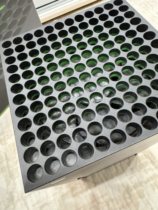 Xbox series X 1tb 2джойстики