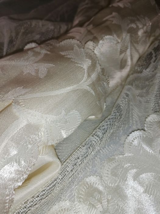 Window Curtain425379357577062401
