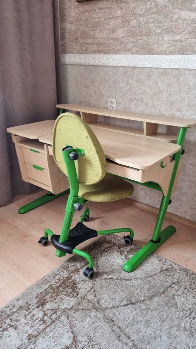 Стіл парта Pondi з регулюванням висоти