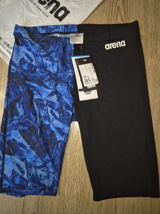 Продам плавки Arena