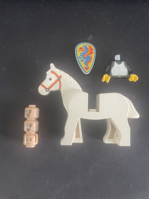 Figurki i części do figurek zarezerwowane