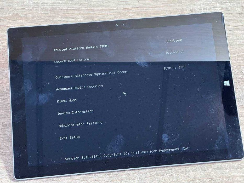 лот 1шт Планшетів Surface Pro 3 8/256 + зарядний - на запчастини