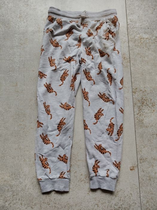 Spodnie chłopięce 4 sztuki rozmiar 128