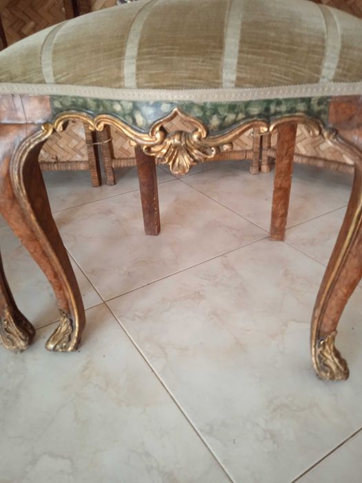 2 Cadeiras antigas em madeira lacada