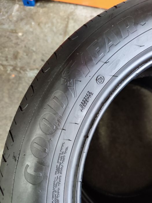 Pneus 215/55r17 Good Year Efficient Grip Performance 2 com 90% piso