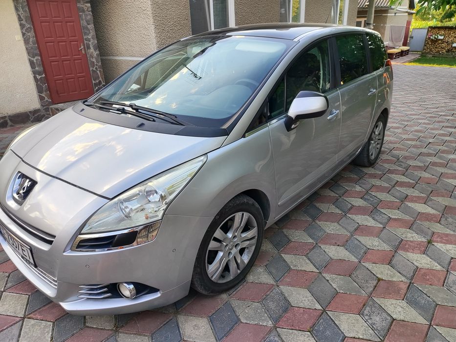 Продам сімейний мінівен Peugeot 5008 у відмінному стані, 7 місць!