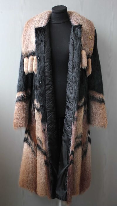 Длинная шуба из натурального меха нутрии, размер L