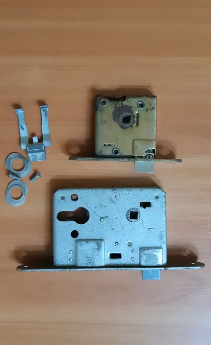 переходник  сгон ,муфты для смесителя, заглушки  , замки врезные