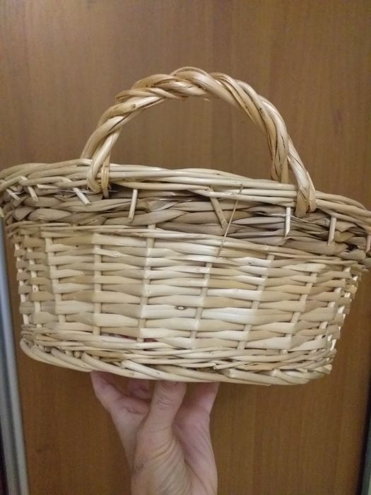 Плетена корзинка