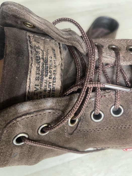 Botas meio cano em couro