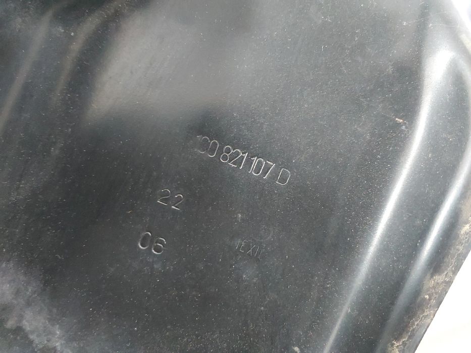 Guarda-lamas esquerdo VOLKSWAGEN New Beetle Cabriolet (1Y7)