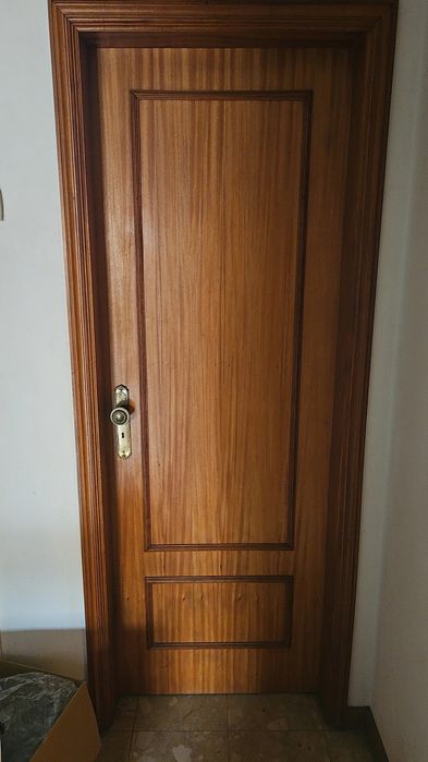 Portas de madeira variadas