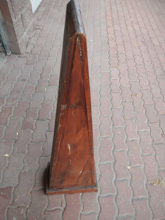 Szafka z szufladami z afrykańskiego lekkiego drewna, nie używana.