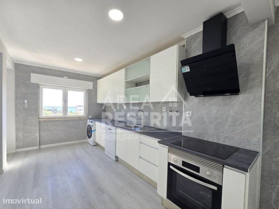 Apartamento T2, totalmente remodelado em Setúbal