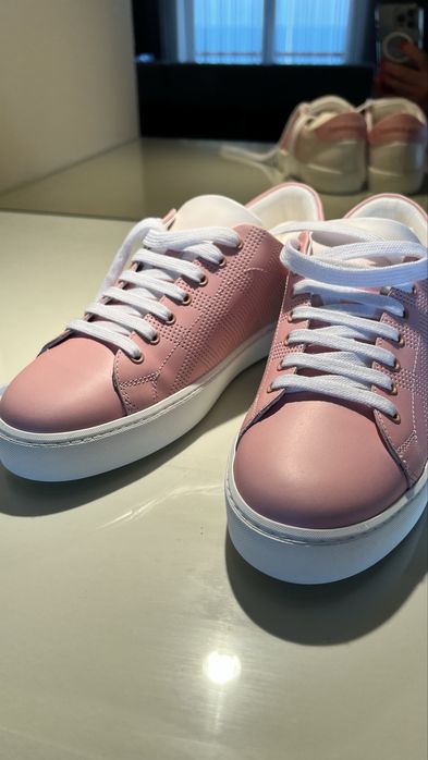 Sapatilhas  buberry nova na caixa em couro numero 37 . Cor rosa claro