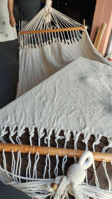 2 Camas de Rede em Crochet c/ Barra de Madeira – Novas
