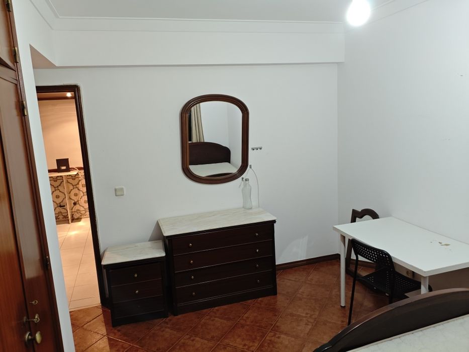 Alugo quarto Train Mercês