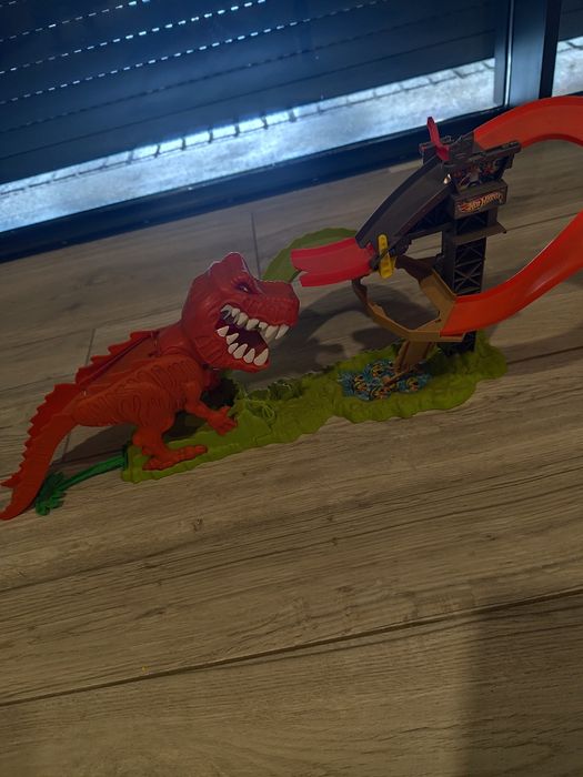 Pista Hot Wheels Ataque do T-Rex