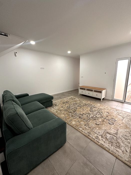 Aluga-se quarto em moradia T4 totalmente renovada — Ponta Delgada