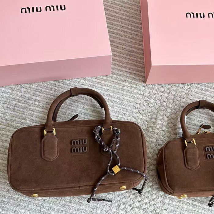 Сумочка коричнева замш міу міу