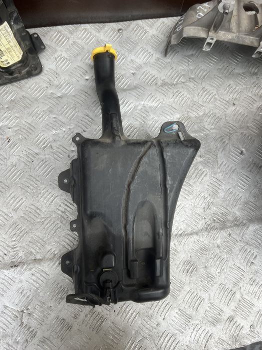68081369AA Chrysler Бачок омывателя стекла