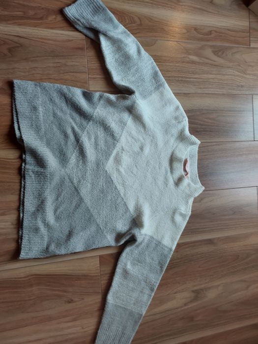 Damski sweter biało szary