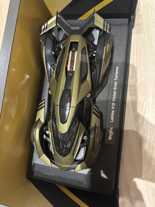 Модель машини Lambo V12.