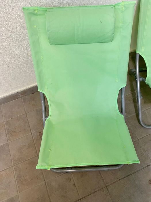 Três cadeiras de praia