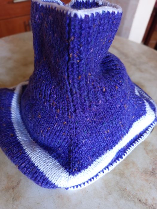 Манишка вязаная теплая