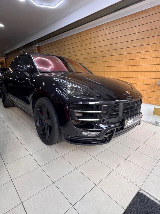 Porsche Macan Turbo Performance Package