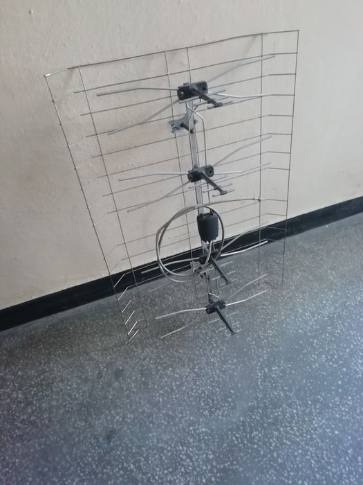 antena siatkowa że wzmacniaczem po demontażu