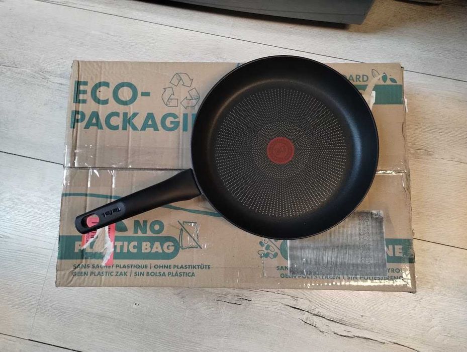 Patelnia tradycyjna Tefal  28 cm aluminiowa do wszystkich kuchenek