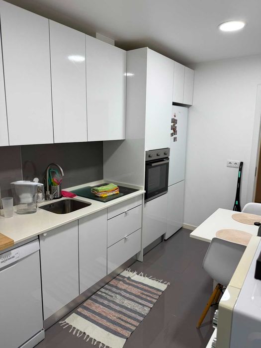Quarto junto à escola Seomara - Venteira, Amadora