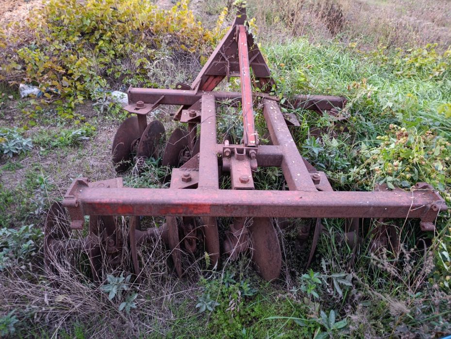 Трактор Т-25 з прицепом, дисковою та плугом