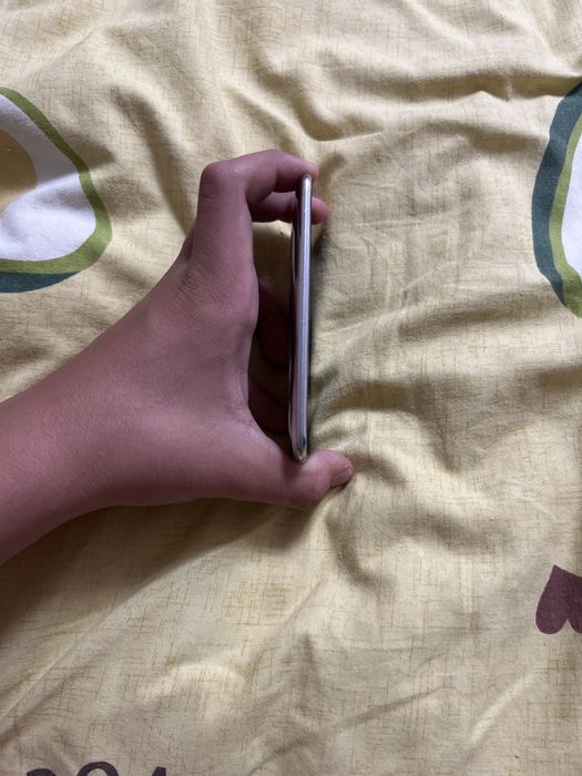 продам iPod touch 2g