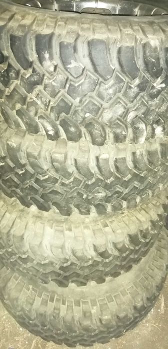 Практично нові шини в з дисками 285/75 R15 BFGoodrich Mud Terrain: 8 ...
