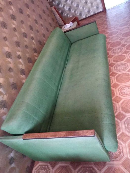 Продам  диван  .