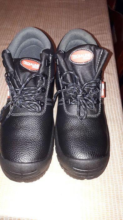 Sapatos de trabalho (Novos)