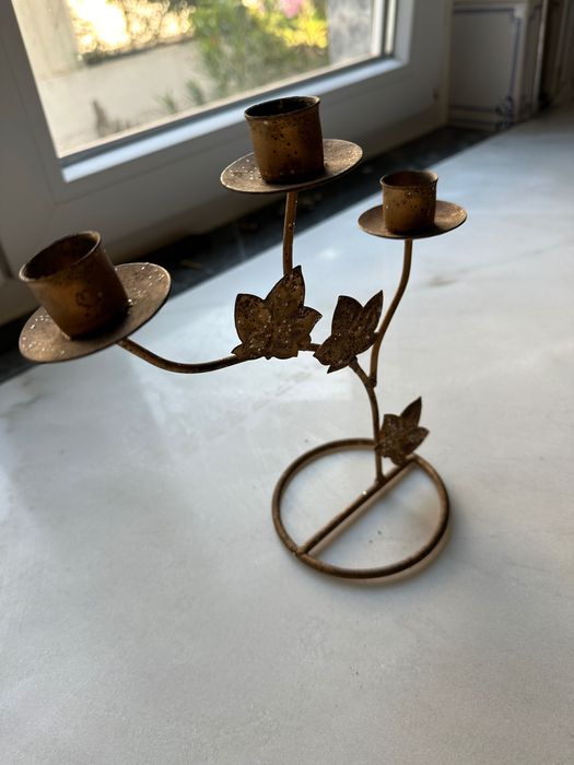 Castiçal metal dourado