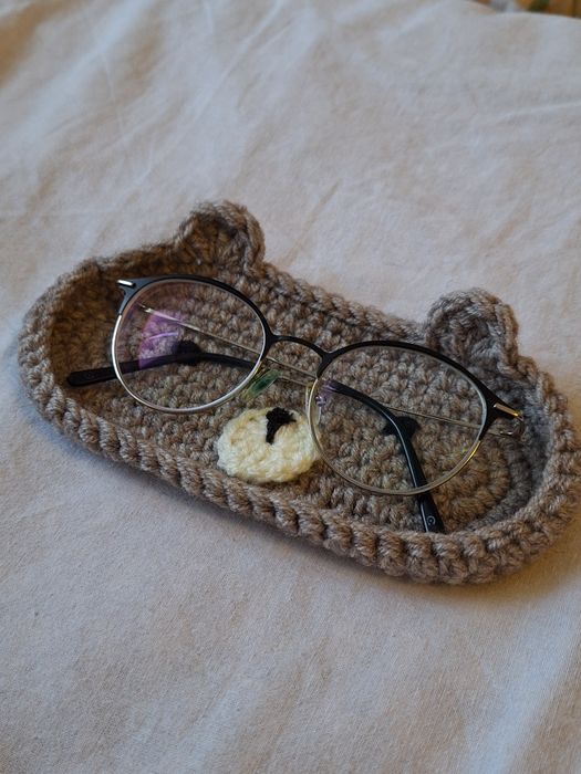 В'язана підставка під окуляри
