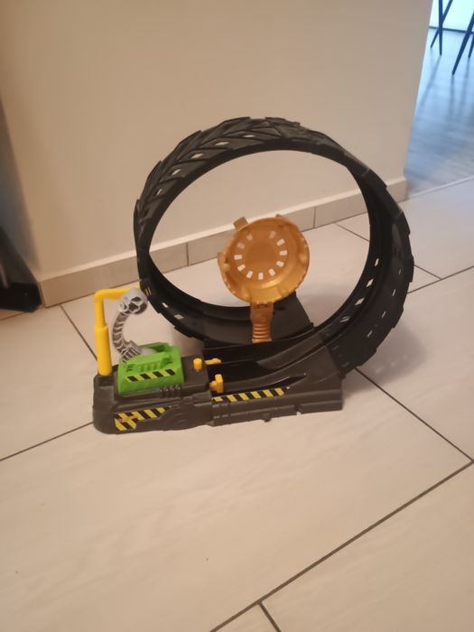 Zestaw hot wheels epicka pętla kaskaderska