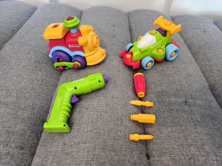 Zestaw buduj i baw się samochód i ciuchcia