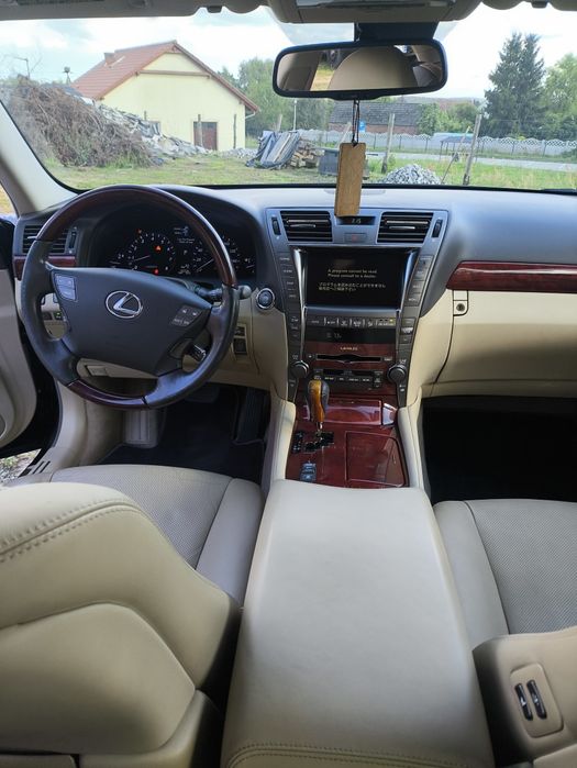 Lexus LS 460 czarny