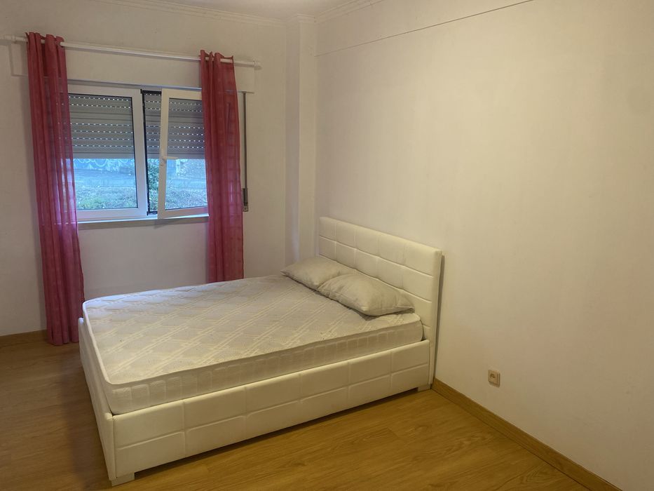 Quarto no Cacem disponiveis para arrendar